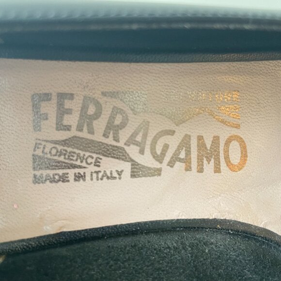 Salvatore Ferragamo 1.1inch Leather Pumps - Picture 9 of 9